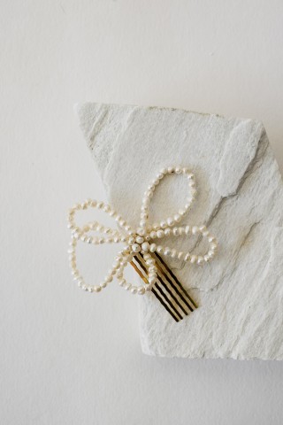 Pearl Daisy Hair Comb