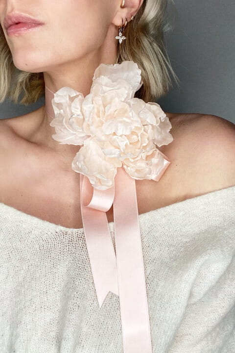 1a-jedwabny-kwiat-broszka-decolove-silk-flower-pin.jpg