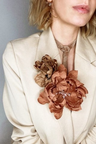 Lilly Silk Flower Pin In Pink Sand