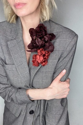 Lilly Silk Flower Pin In Maroon