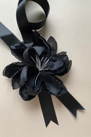 Lilly Silk Flower Pin In Black 