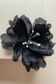 5b-jedwabny-kwiat-czarny-broszka-decolove-black-silk-flower-pin.jpg