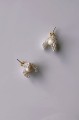 natural-pearl-flower-stud-earrings-decolove